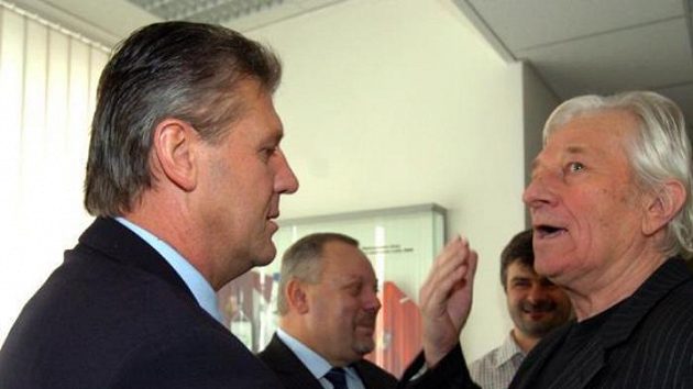Jozef Chovanec a Karel Brückner při otevírání fotbalové síně slávy v Praze na Strahově.