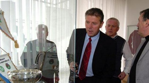 Jozef Chovanec, Ivo Viktor a Antonín Panenka (zleva) při otevírání fotbalové síně slávy v Praze na Strahově.