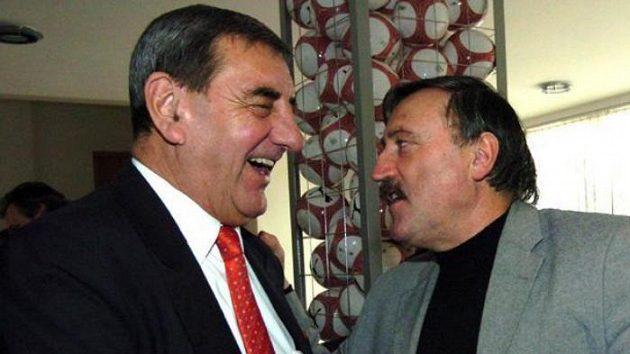 Andrej Kvašňák (vlevo) a Antonín Panenka při otevírání fotbalové síně slávy v Praze na Strahově.
