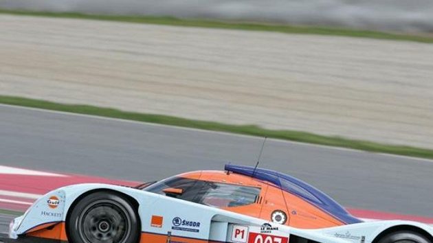 Česko-německá posádka ve složení Jan Charouz, Tomáš Enge a Stefan Mücke vyhrála s továrním vozem Aston Martin závod 1000 km Katalánska.