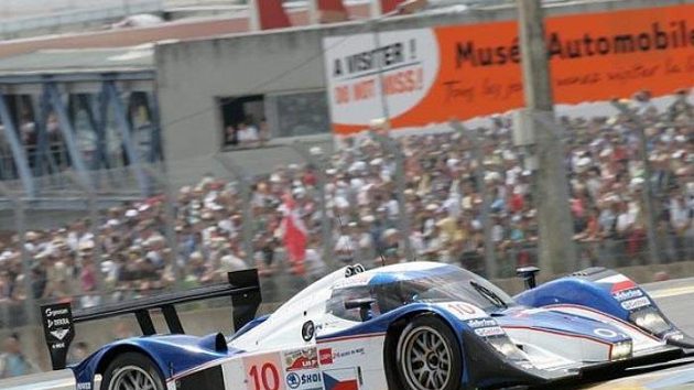 Vůz Lola-Aston Martin stáje Charouz Racing System při závodu 24 hodin Le Mans.