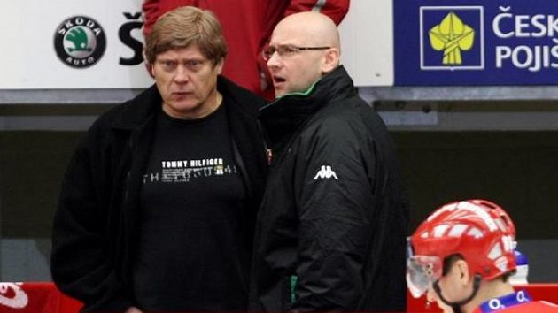 Trenéři František Výborný (vlevo) a Pavel Hynek v diskuzi