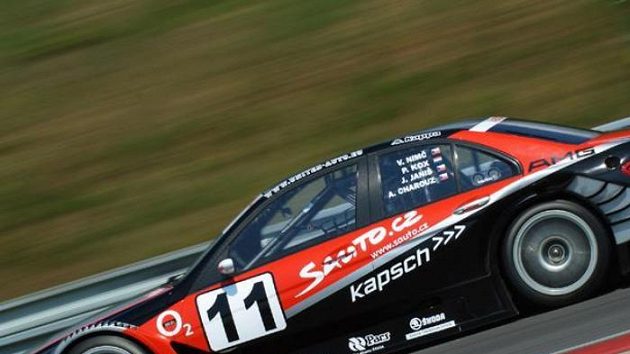 Vůz Sauto.cz Racing Teamu pilotovaný posádkou Antonín Charouz, Jarek Janiš, Peter Kox a Václav Nimč při kvalifikaci na Jarní cenu Brna.