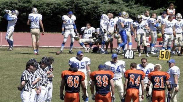 Losování kapitánů před finále 13. Czech Bowlu mezi Prague Lions a Bratislava Monarchs