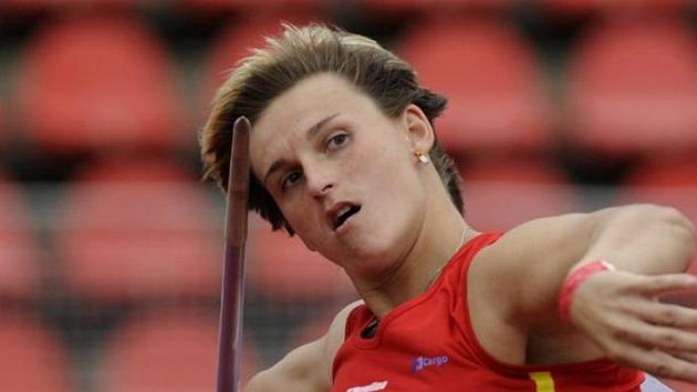 Vítězka soutěže oštěpařek Barbora Špotáková při jednom z pokusů na atletickém mistrovství České republiky