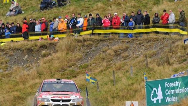 Martin Prokop s vozem Mitsubishi Lancer EVO IX na trati Britské rallye.