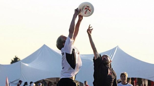 Do Prahy se sjede 136 týmů a více než 2.700 hráčů z celého světa a soutěžit se bude v kategoriích mix, ženy, masters a nejprestižnější open.