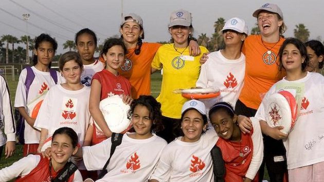Projekt má stále více fanoušků a roste i podpora ze strany hráčů ultimate frisbee. I díky tomu se letos mohl konat první společný kemp pro děti s Izraele a Palestiny.
