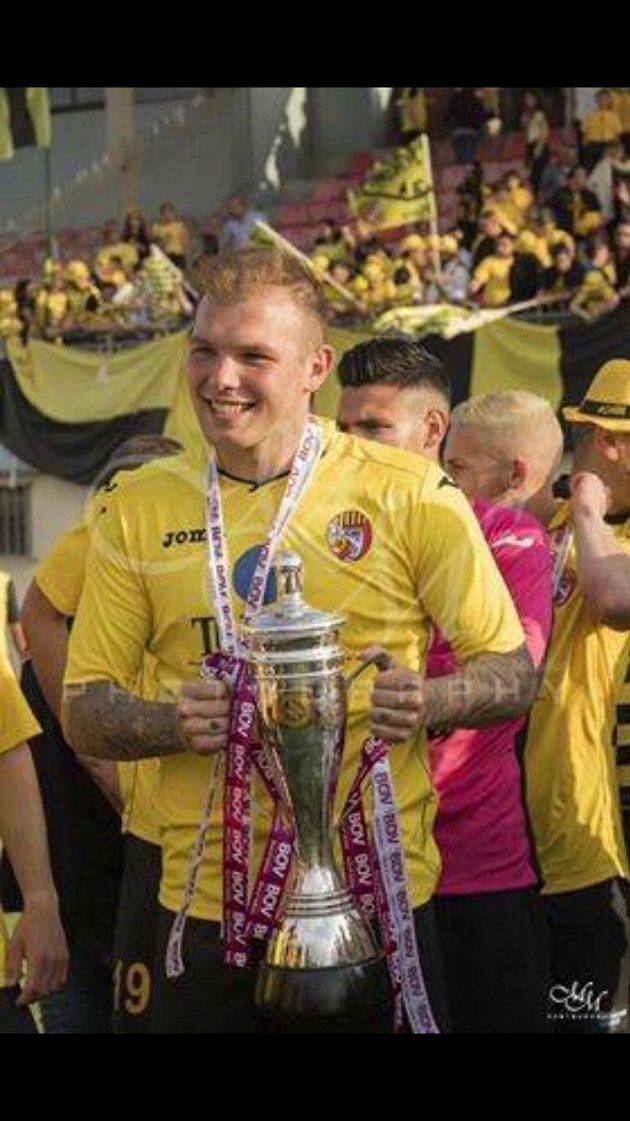 Luboš Adamec slaví titul s Qormi FC v druhé maltské lize - archivní snímek ze sezóny 2017/2018.