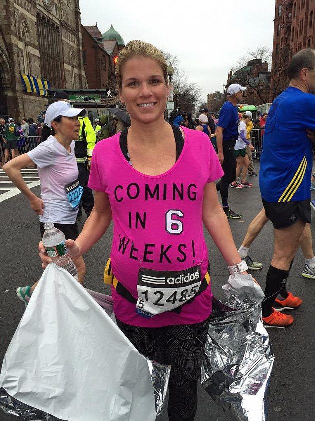 Amy Keil po doběhnutí bostonského maratónu.
