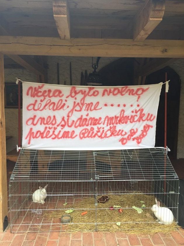 Další motivační slogan v hotelu Selský dvůr v pražské Hostivaři, který je základnou českých hokejistů během mistrovství světa.