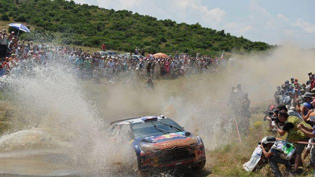 Diváci u tratě při Rallye Akropolis.