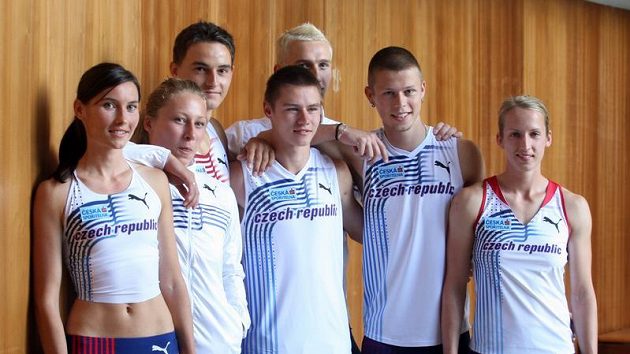 Čeští atleti (zleva) Jitka Bartoničková, Jiřina Ptáčníková, Martin Mazáč, Pavel Maslák, Josef Prorok, Lukáš Šťastný a Jana Korešová