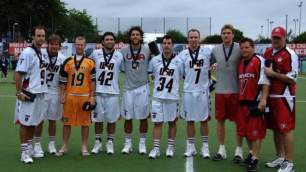 All Stars Team MS ve fieldlakrosu, zleva Matthew Striebel, Brendan Mundorf, Leigh Perham, Maxwell Seibald, Paul Rabil, Ryan McClay, Kyle Sweeney, Brodie Merrill, Chris Sanderson, John Grant Jr.
