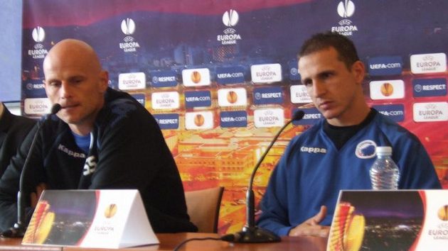 Zdeněk Pospěch na tiskové konferenci se Stalem Solbakkenem, trenérem FC Kodaň.