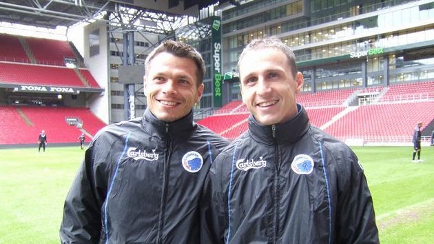 Čeští legionáři v dánských službách Libor Sionko (vlevo) a Zdeněk Pospěch před tréninkem FC Kodaň.