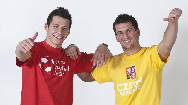 Novou fanouškovskou kolekci předvádějí Marek Suchý a Martin Fenin.