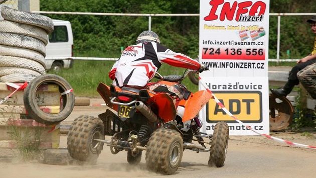 Závod MČR v cross country čtyřkolek v Sedlčanech.