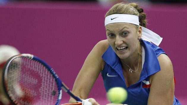 Petra Kvitová při utkání finále Fed Cupu s Ruskou Marií Kirilenkovou v Moskvě.