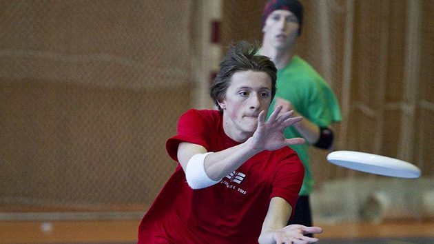 Českobudějovické gymnázium Jírovcova ovládlo další turnaj Středoškolské ligy v ultimate frisbee. Kdo je zastaví?
