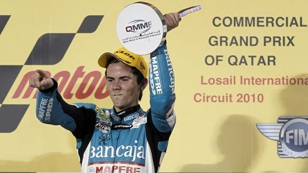 Prvním vítězem velké ceny v letošním mistrovství světa silničních motocyklů se stal v Kataru ve stopětadvacítkách Španěl Nicolas Terol.