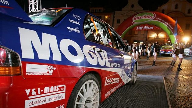 Mitsubishi Lancer EVO IX Romana Kresty při Rallye Šumava.