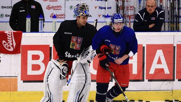 Brankář Ondřej Pavelec (vlevo) a útočník Jakub Voráček se v Brně zapojili do tréninku české reprezentace.