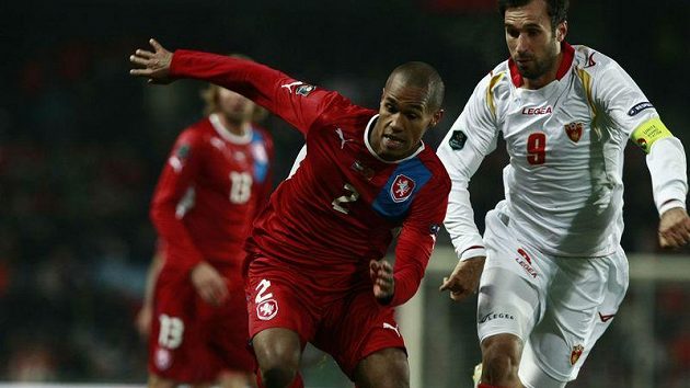 MIRKO VUČINIČ - Třicetiletá hvězda fotbalové reprezentace Černé Hory má smůlu. Na EURO 2012 se nedostal, neboť Černá Hora nezvládla baráž, do Brazílie se s ní útočník turínského Juventusu (21,5 miliónu eur) rovněž nedostal.