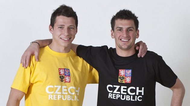 Novou fanouškovskou kolekci předvádějí Marek Suchý a Martin Fenin.