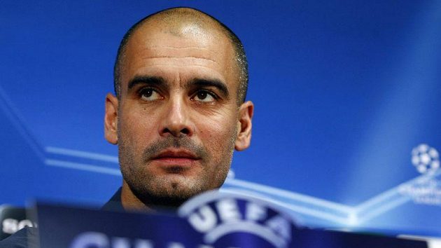 Barcelonský kouč Pep Guardiola odpovídal novinářům v pražském edenu před zápasem ligy mistrů proti Viktorii Plzeň.