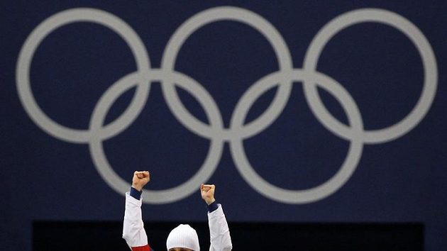 Martina Sáblíková se raduje ze své druhé zlaté medaile na olympijských hrách ve Vancouveru.