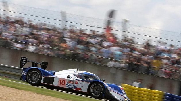Vůz Lola-Aston Martin české stáje Charouz Racing System při závodu 24 hodin Le Mans.