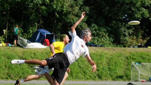 Žlutá zimnice navázala na úspěch z halové sezóny a v těsném zápase porazila obhájce titulu Prague Devils.