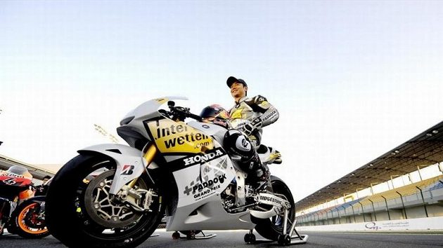Hiroši Aoyama s novým motocyklem Honda.