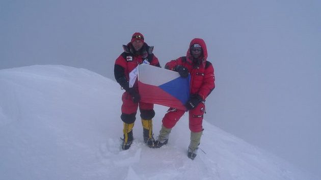 Vrchol! Libor Uher (vlevo) a Radek Jaroš na Gasherbrumu I.