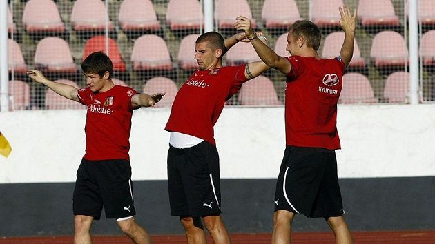 Protahování "plzeňského" trojlístku - zleva Václav Pilař, Jan Rezek a Daniel Kolář.