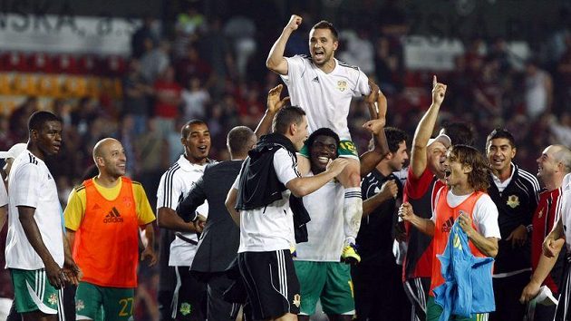 Fotbalisté Vaslui se radují z postupu přes Spartu do základní skupiny Evropské ligy.