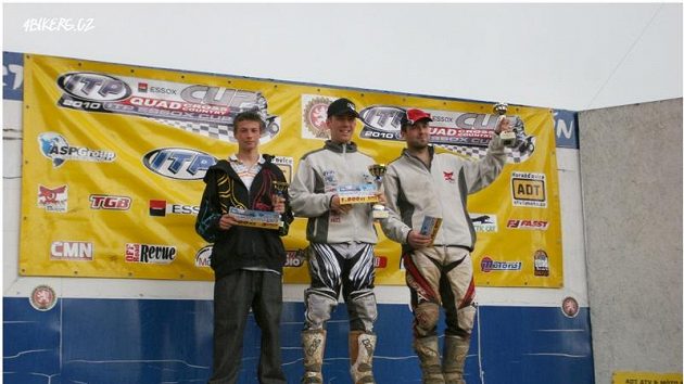 Vyhlášení vítězů závodu MČR v cross country čtyřkolek v Jiníně.