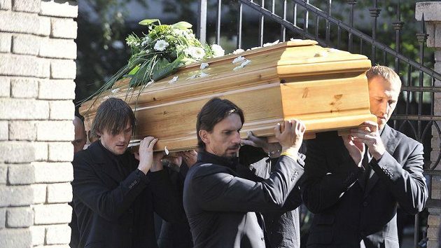 Za účasti rodiny a stovek přátel, hokejových reprezentantů a hokejistů z ČR i zahraničí proběhl na havlíčkobrodském hřbitově pohřeb hokejisty Josefa Vašíčka.