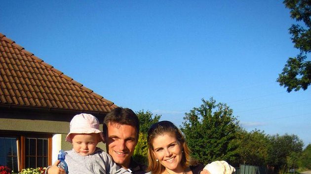 Spokojená rodina. David Lafata s manželkou Kamilou, dcerou Vandou a synem Toníkem.