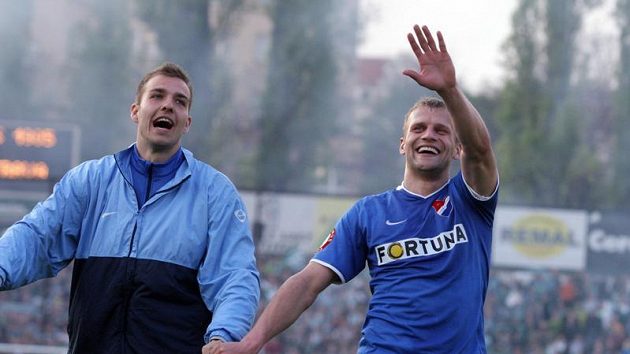 Radost fotbalistů Baníku Ostrava po výhře v Ďolíčku. Vpravo autor vítězného gólu Adam Varadi.