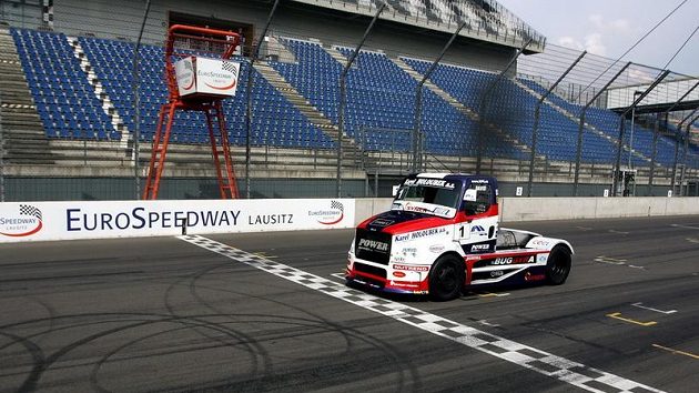 Čtyřikrát v úterý David Vršecký startoval k rekordnímu pokusu, ale ani jeden nedokončil.