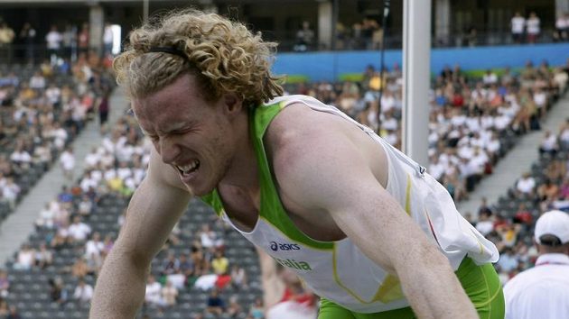 Australský tyčkař Steven Hooker s bolestivou grimasou po jednom ze svých pokusů na MS v Berlíně