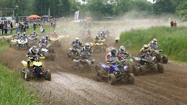 Závod MČR v cross country čtyřkolek v Sedlčanech.