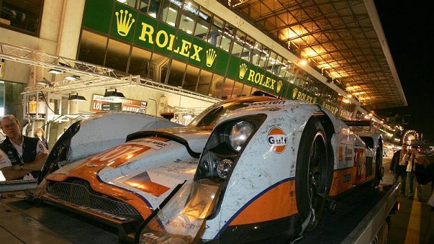 Prototyp Aston Martin posádky Charouz, Enge, Mücke po kvalifikaci na 24 hodin Le Mans