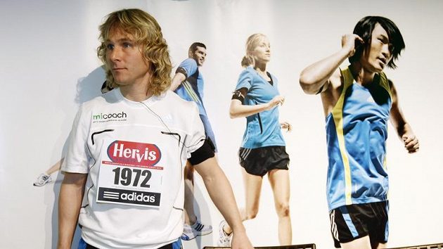 Pavel Nedvěd dostal pro pražský půlmaraton startovní číslo 1972 podle svého roku narození.