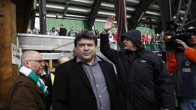Boss "střížkovských" Bohemians Karel Kapr se pod hlavní tribunou vršovického stadionu musel cítit jako ryba na suchu.
