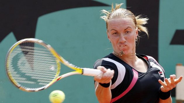 Ruská tenistka Světlana Kuzněcovová během čtvrtfinále Roland Garros proti Sereně Williamsové z USA.