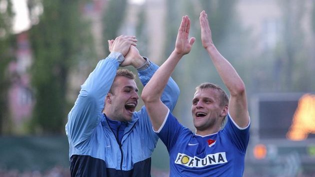 Radost fotbalistů Baníku Ostrava po výhře v Ďolíčku. Vpravo autor vítězného gólu Adam Varadi.