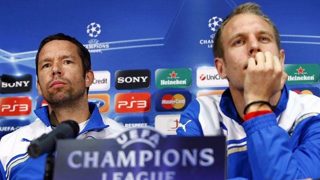 Pavel Horváth a Daniel Kolář z Viktorie Plzeň před zápasem s Barcelonou v pražském Edenu.
